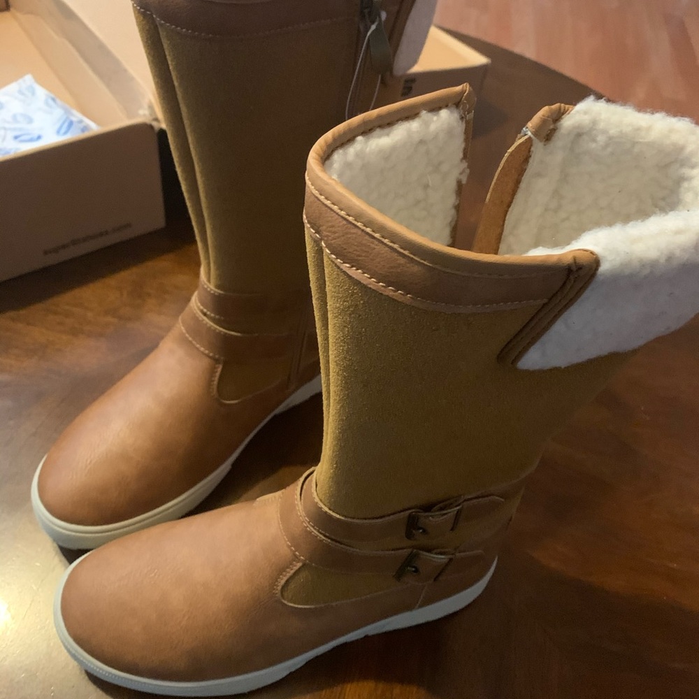 Boots - Picture 4 of 5